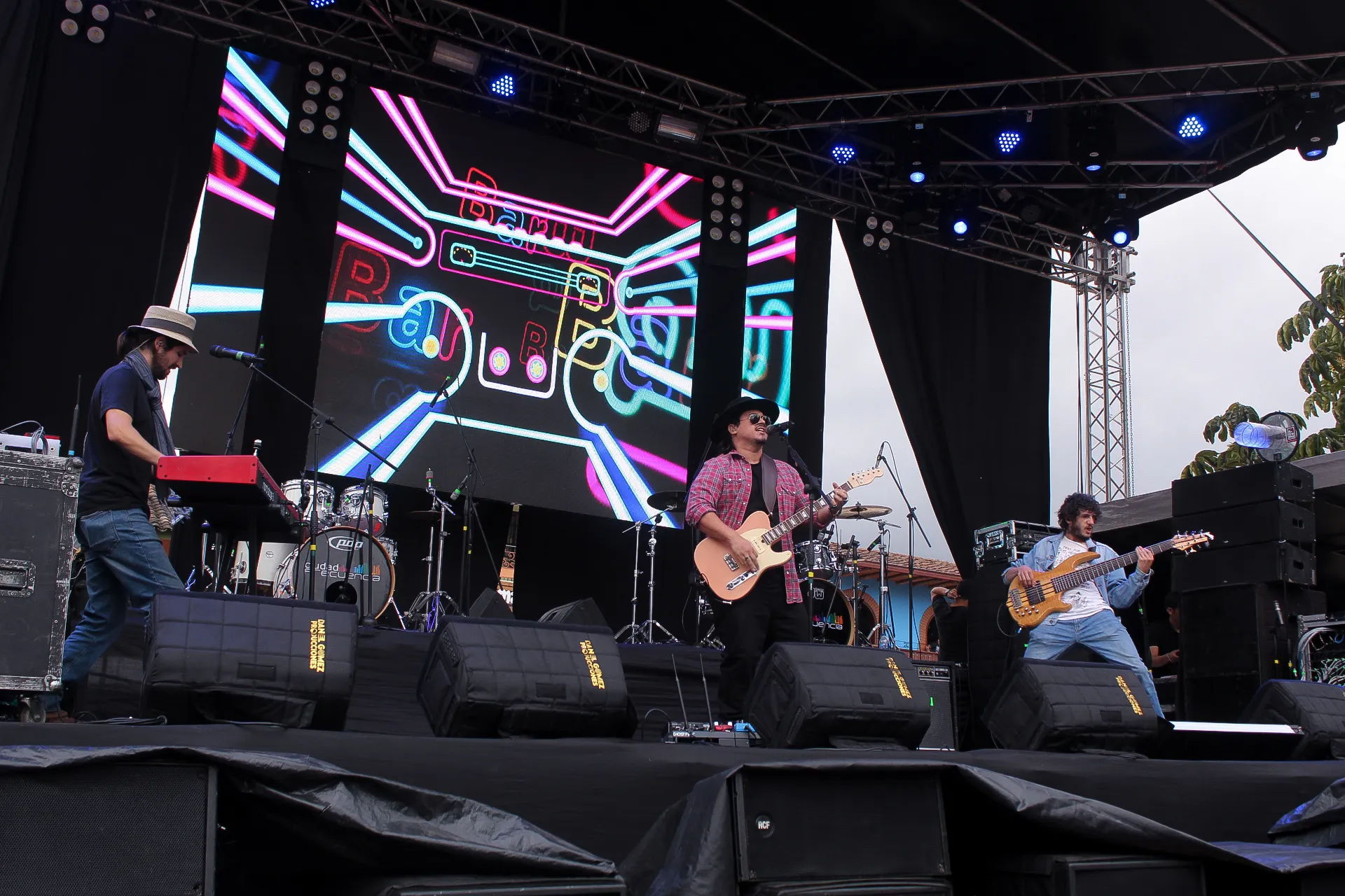 David Mora con guitarra